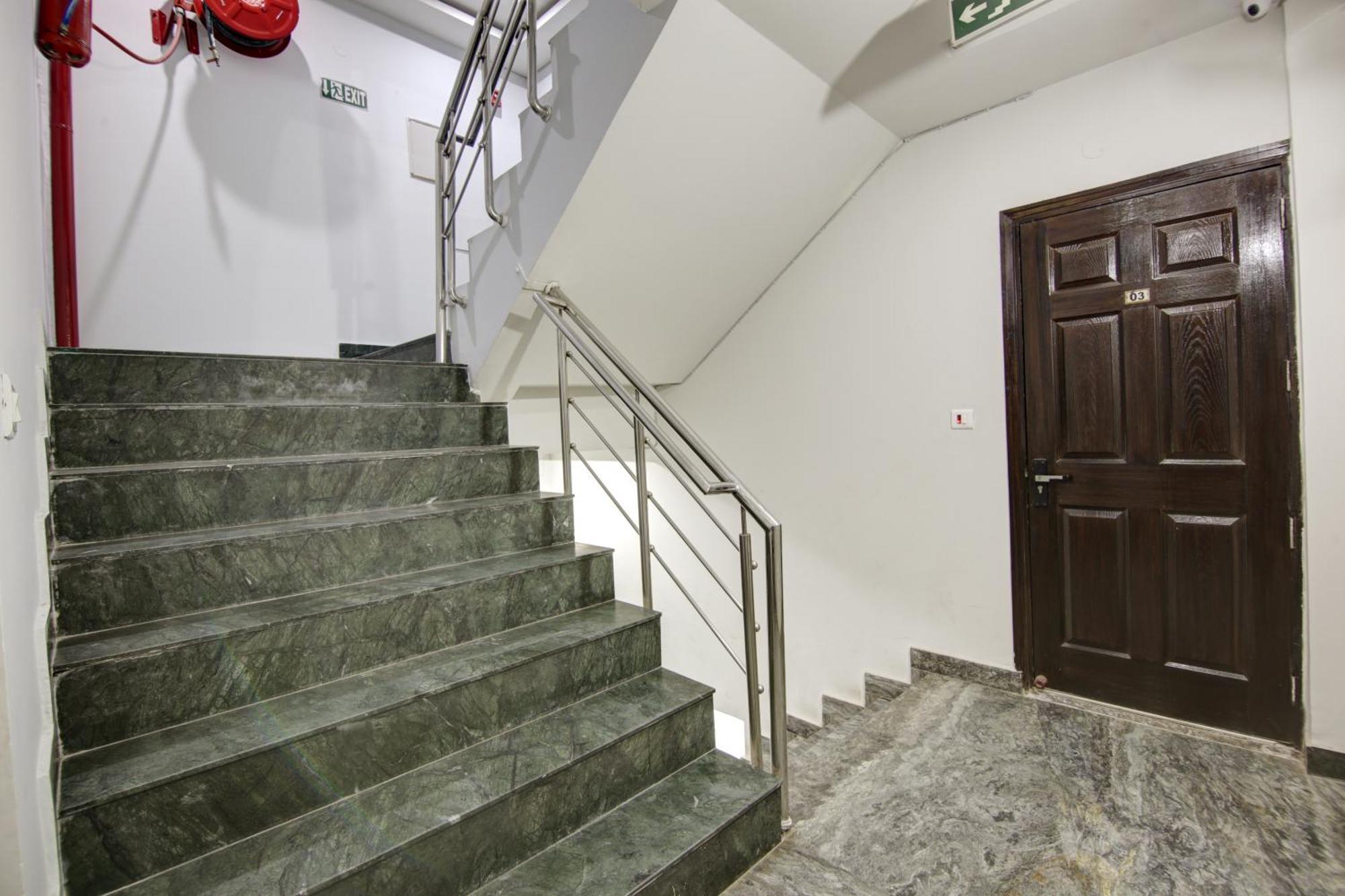 Hostel S B Inn-Near New Delhi Train Station Exterior photo